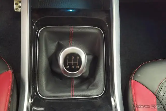 Beijing Beijing off-road BJ40 PLUS 2.3T manual four-wheel drive exclusive edition Country VI