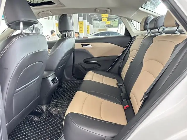 Chevrolet Cruze 320 automatic Enjoy Skylight version
