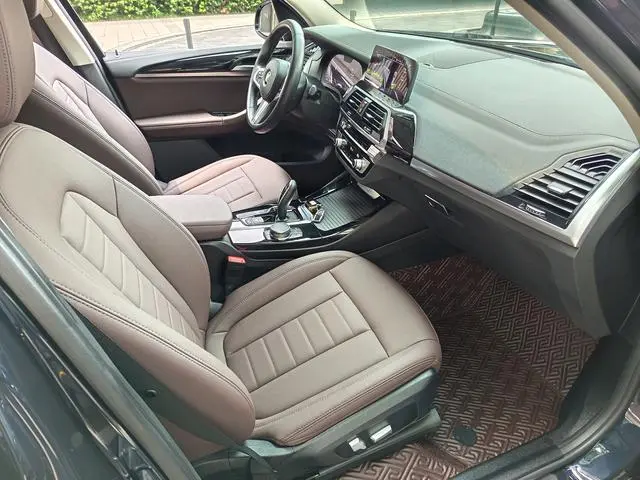 BMW BMW X3 xDrive25i M sports suit
