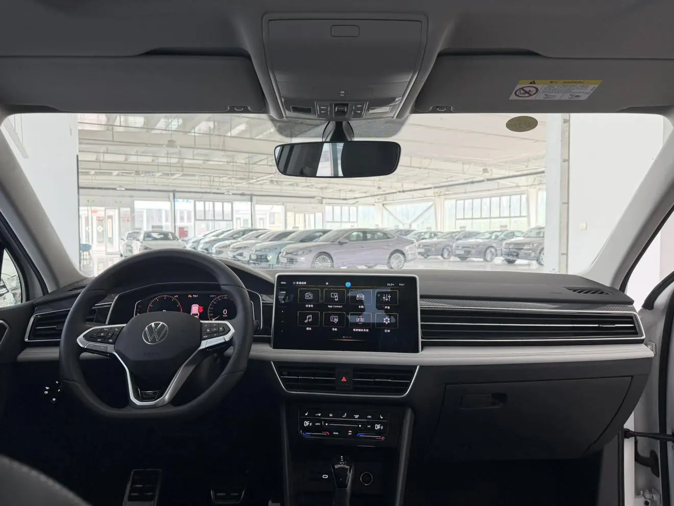 Volkswagen Tiguan L Outstanding 330TSI two-wheel drive R-Line Longyao version
