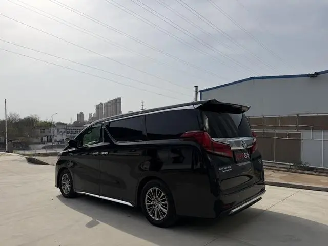 TOYOTA Elfa Dual Engine 2.5L Premium Edition
