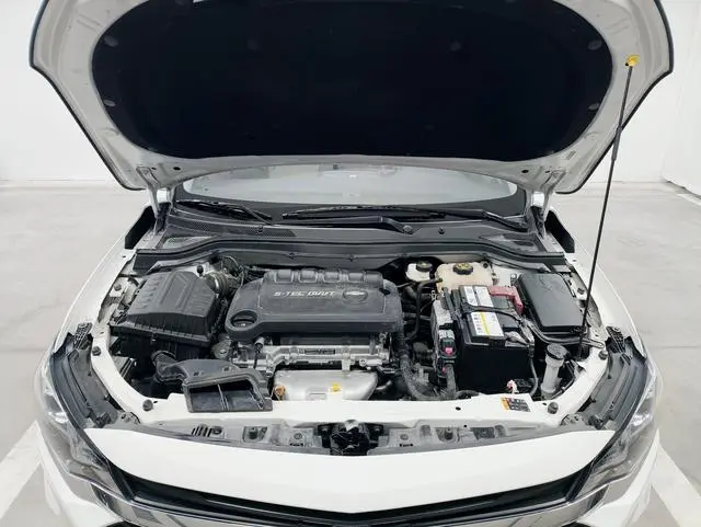 Chevrolet Cruze 320 automatic Enjoy Skylight version