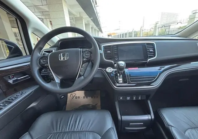 Honda Odyssey 2.0L Rui*Zhixiang Edition