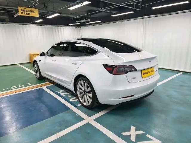 Tesla Model 3 Upgraded version of standard battery life rear drive