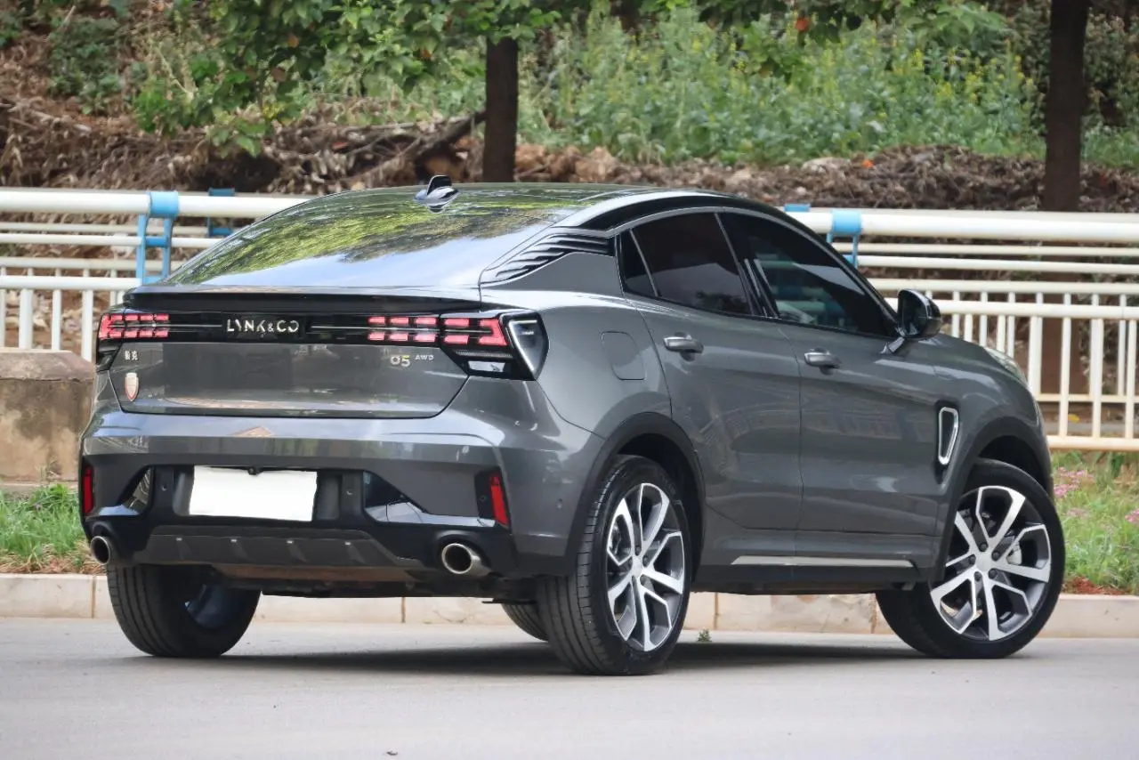 LYNK & CO Lynk 05 2.0TD four-wheel drive Halo