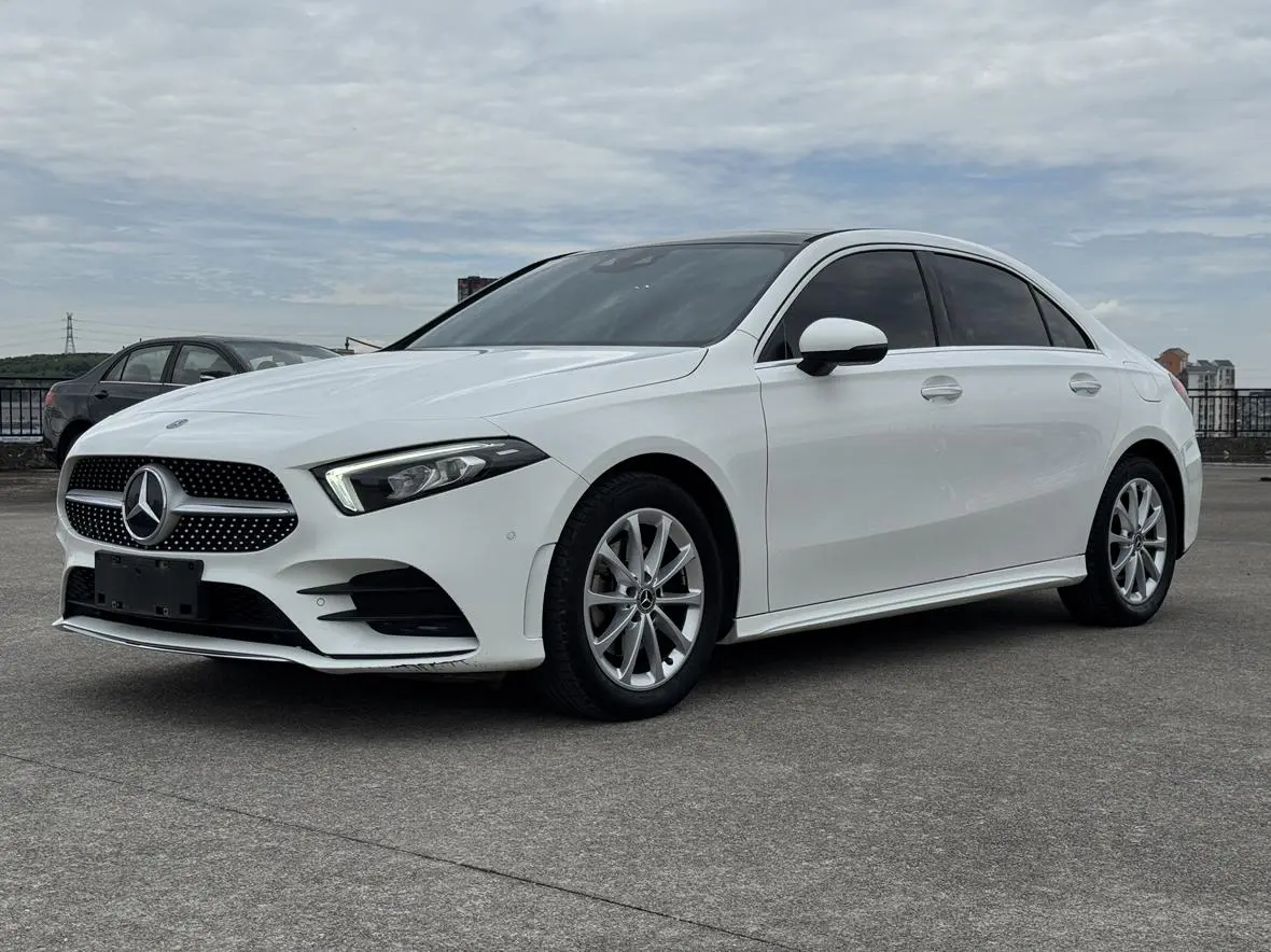 Mercedes-Benz Mercedes-Benz A-class Facelift A 200 L sports sedan