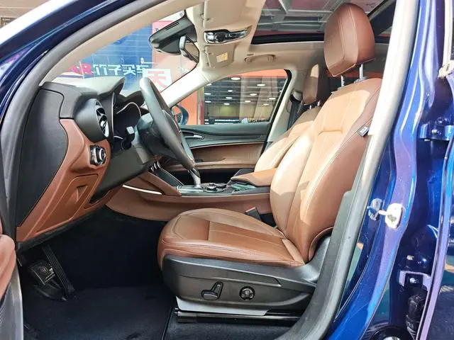Alfa Romeo Stelvio 2.0T 200HP Elite Edition