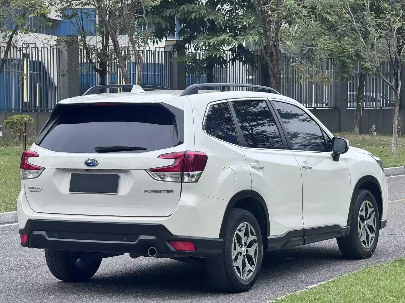 Subaru FORESTER Forester 2.0i Deluxe Edition
