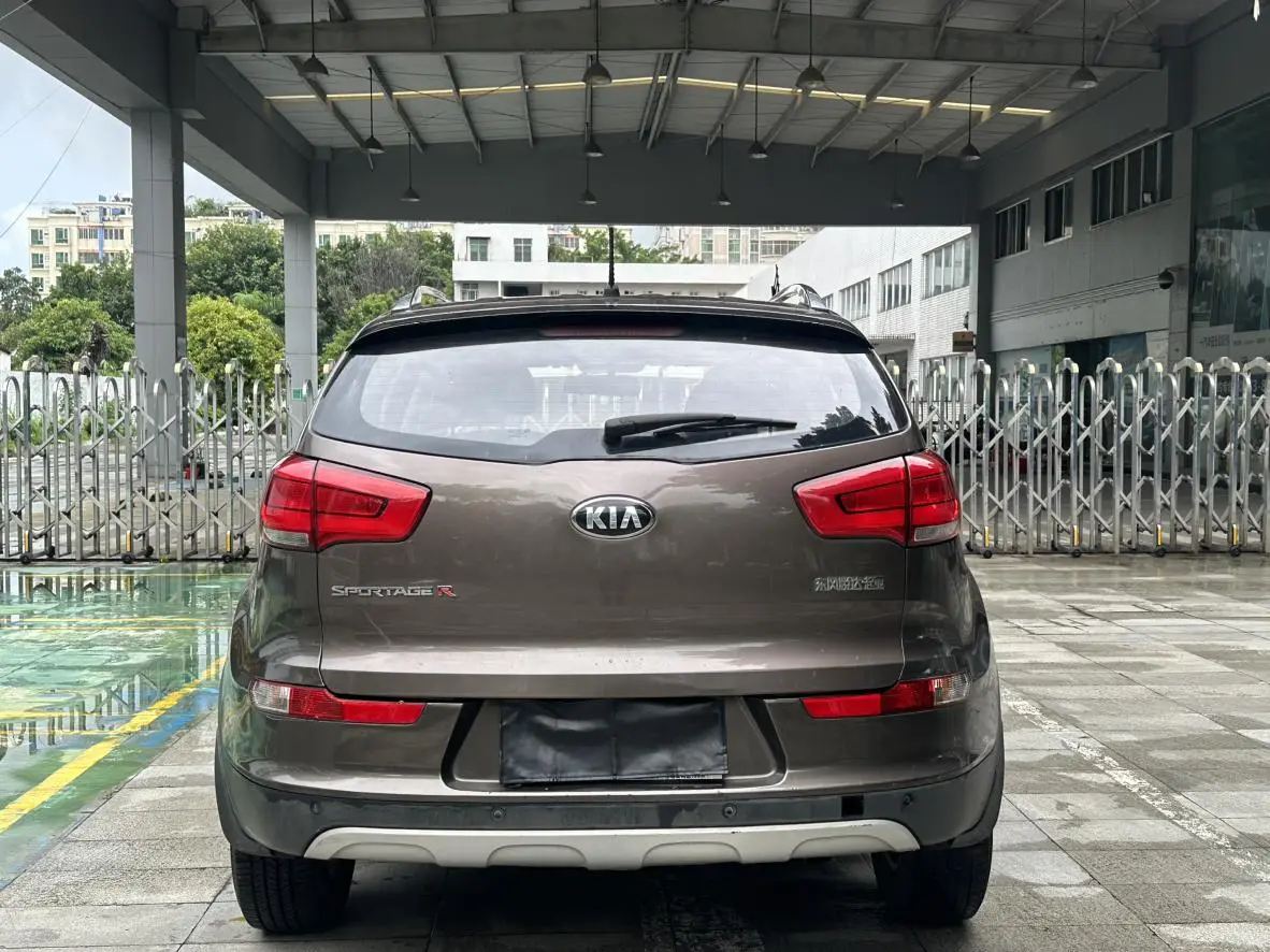 Kia Smart running 2.0L automatic two-wheel drive version Premium