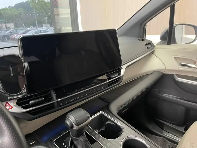TOYOTA Saina 2.5L Hybrid Extreme Edition