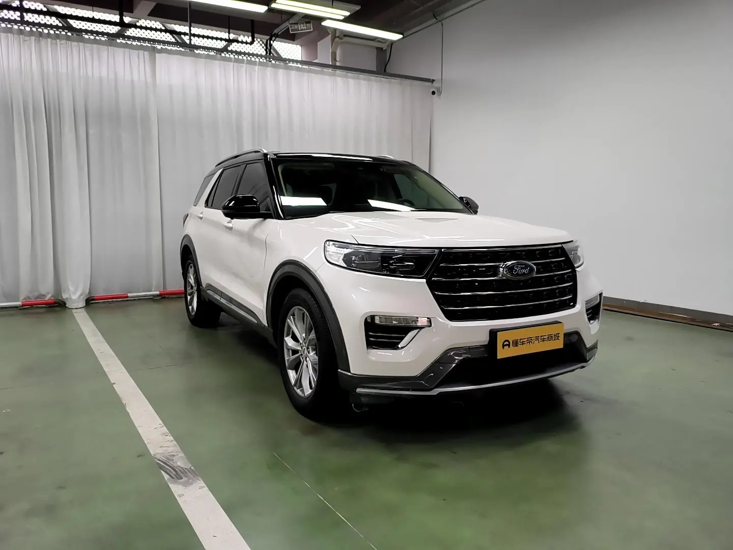 Ford Explorer EcoBoost 285 rear drive fashion version 6 seats