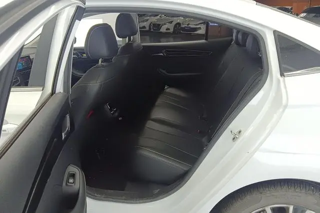 Roewe Roewe i5 1.5L CVT Diamond Edition