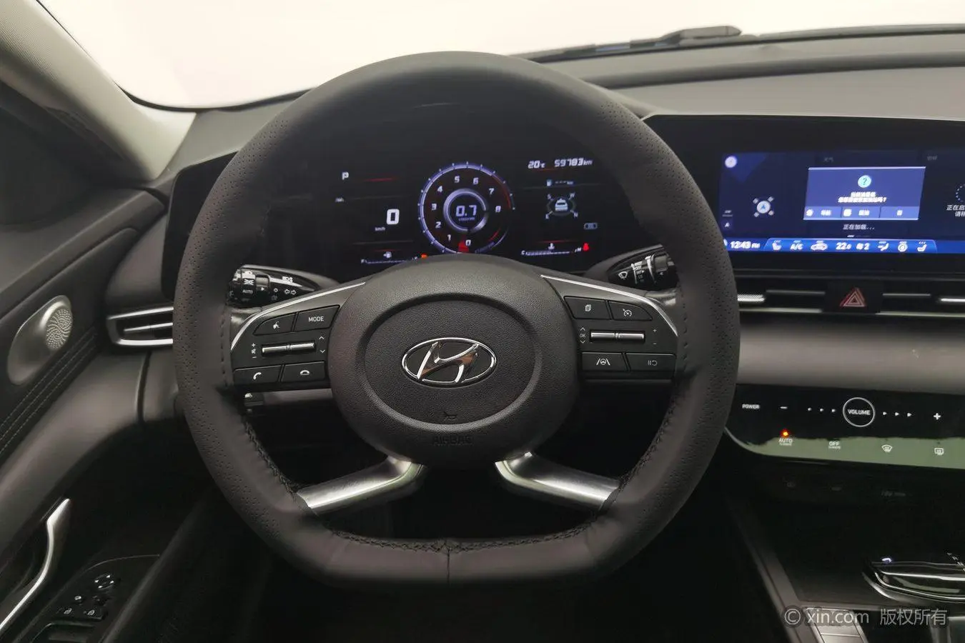 Hyundai Elantra 1.5L CVT LUX Premium Edition