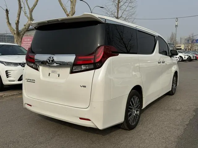 TOYOTA Elfa 3.5L Premium Edition