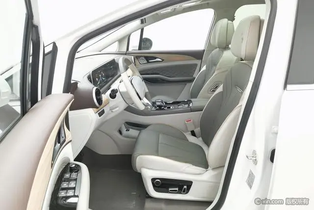 Dongfeng Fengxing Popular yachts 1.5T DCT Wave by Wave version