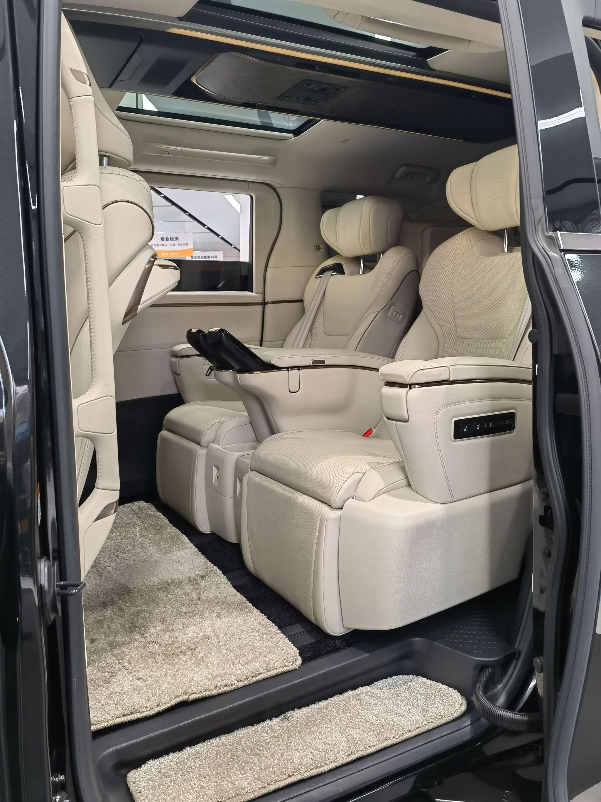 Lexus Lexus LM 500h DIRECT4 six-seater premium edition