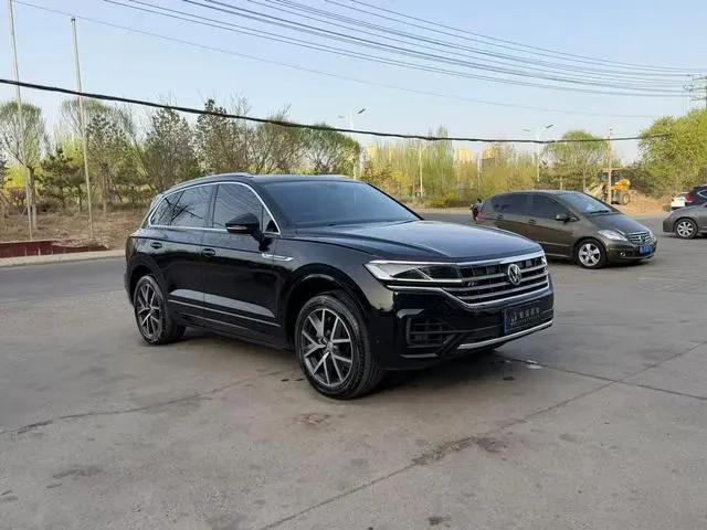 Volkswagen Touareg 3.0 TSI Sharp Front Version Country V