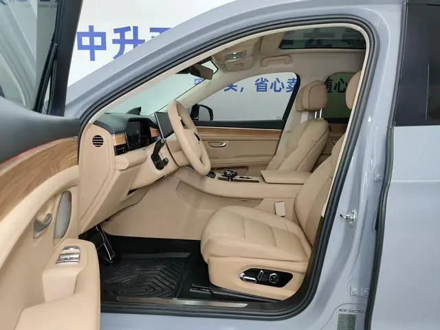 AITO Ask the world M5 Extended range Max RS four-wheel drive high-end smart driving version
