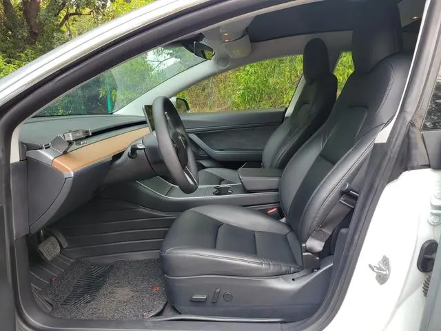 Tesla Model 3 Upgraded version of standard battery life rear drive