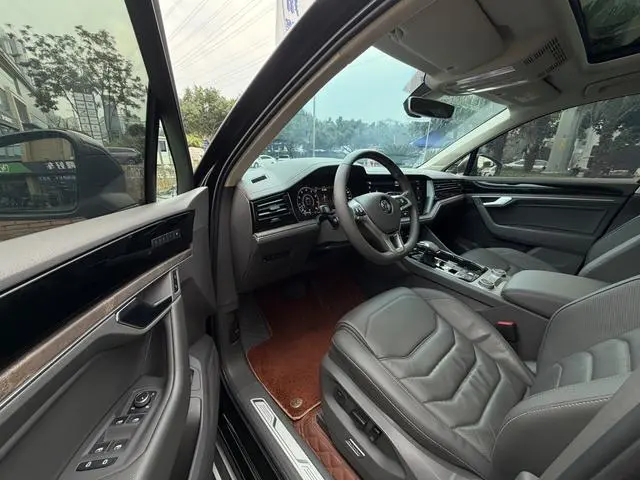 Volkswagen Touareg 3.0 TSI Sharp Front Version Country VI