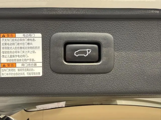 TOYOTA Elfa 3.5L Premium Edition