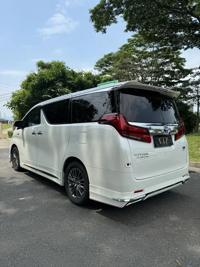 TOYOTA Elfa Dual engine 2.5L Premium Edition