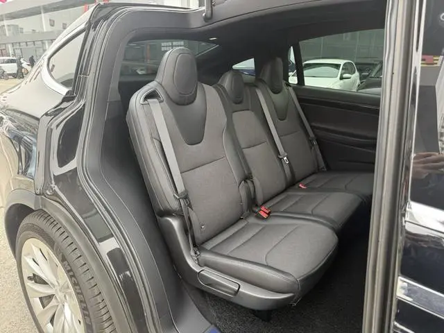 Tesla Model X 75D