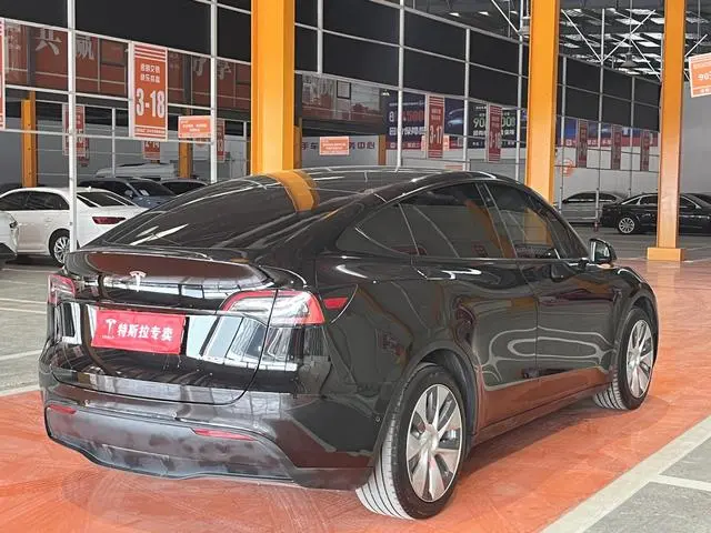 Tesla Model Y Facelifted rear-wheel drive version