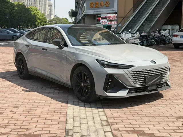 Changan Changan UNI-V 1.5T premium type