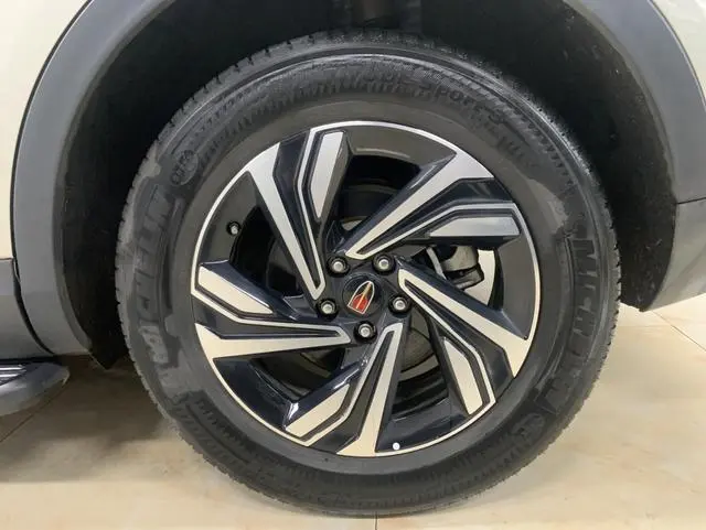 Hongqi Hongqi HS5 Facelift 2.0T Zhilian flag enjoy four-wheel drive version