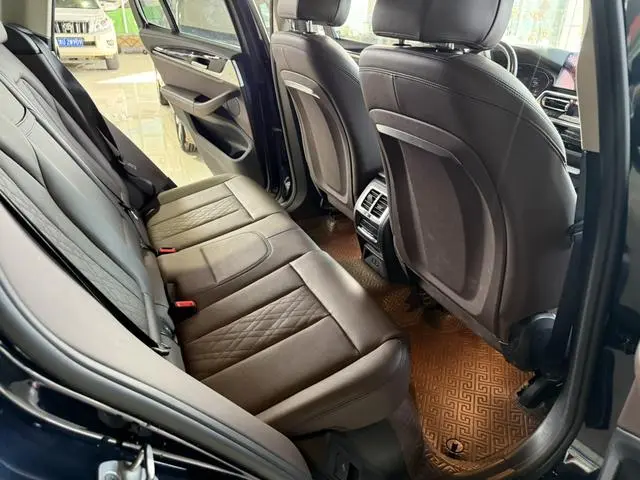 BMW BMW X3 Facelift xDrive25i M sports suit