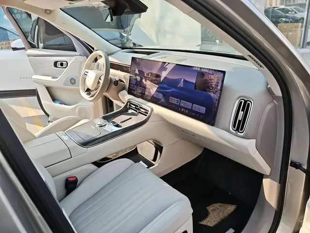 Geely Galaxy Galaxy M9 210km four-wheel drive pilot version