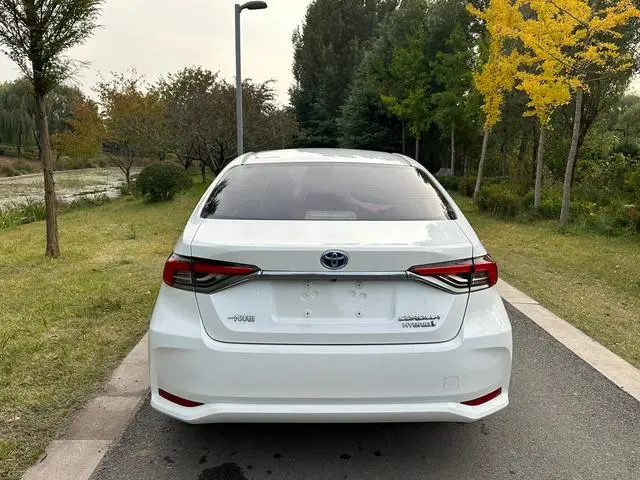 TOYOTA Corolla Dual engine 1.8L E-CVT Elite Edition