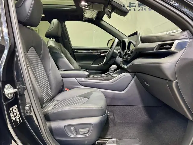 TOYOTA Crown Lufang Smart electric hybrid dual engine 2.5L E-CVT four-wheel drive Premium Edition