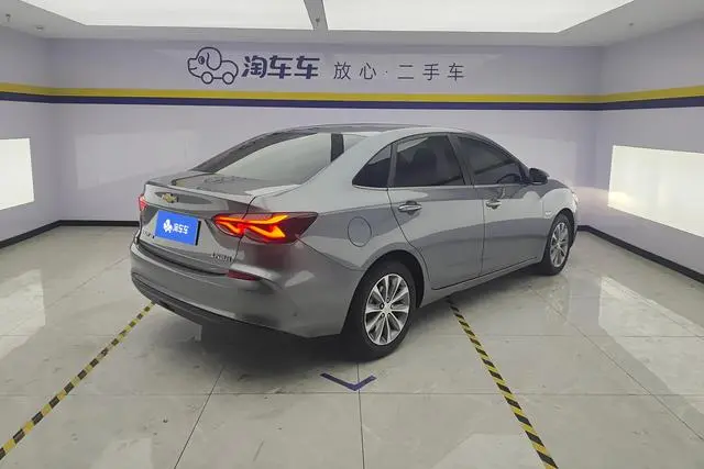 Chevrolet Cruze 320 automatic Enjoy Skylight version