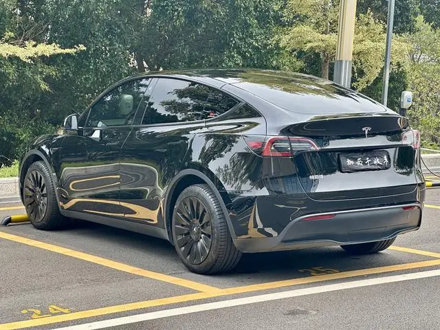 Tesla Model Y Facelift, long battery life, all-wheel drive version
