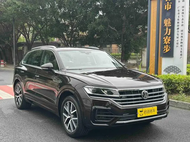 Volkswagen Touareg 3.0 TSI Sharp Front Version Country V