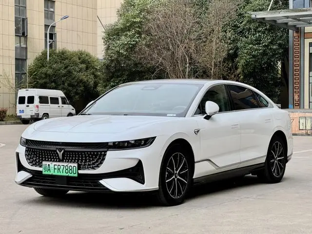 VOYAH Lantu chasing light PHEV Ultra-long battery life, four-wheel drive executive edition