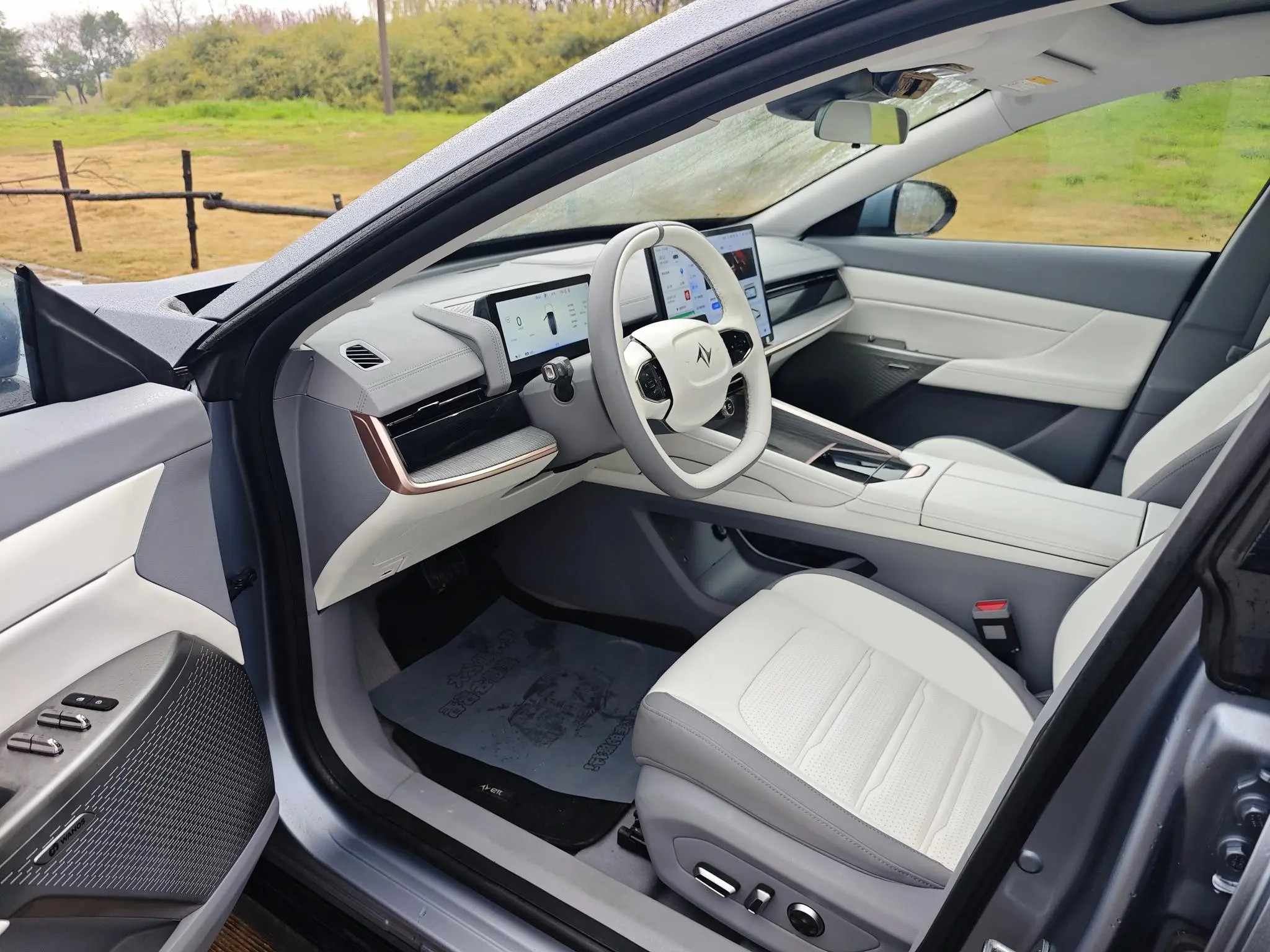 Dongfeng eπ eπ007 Pure electric 540 four-wheel drive Max version