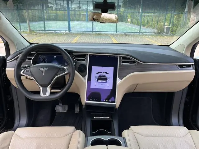 Tesla Model X 90D