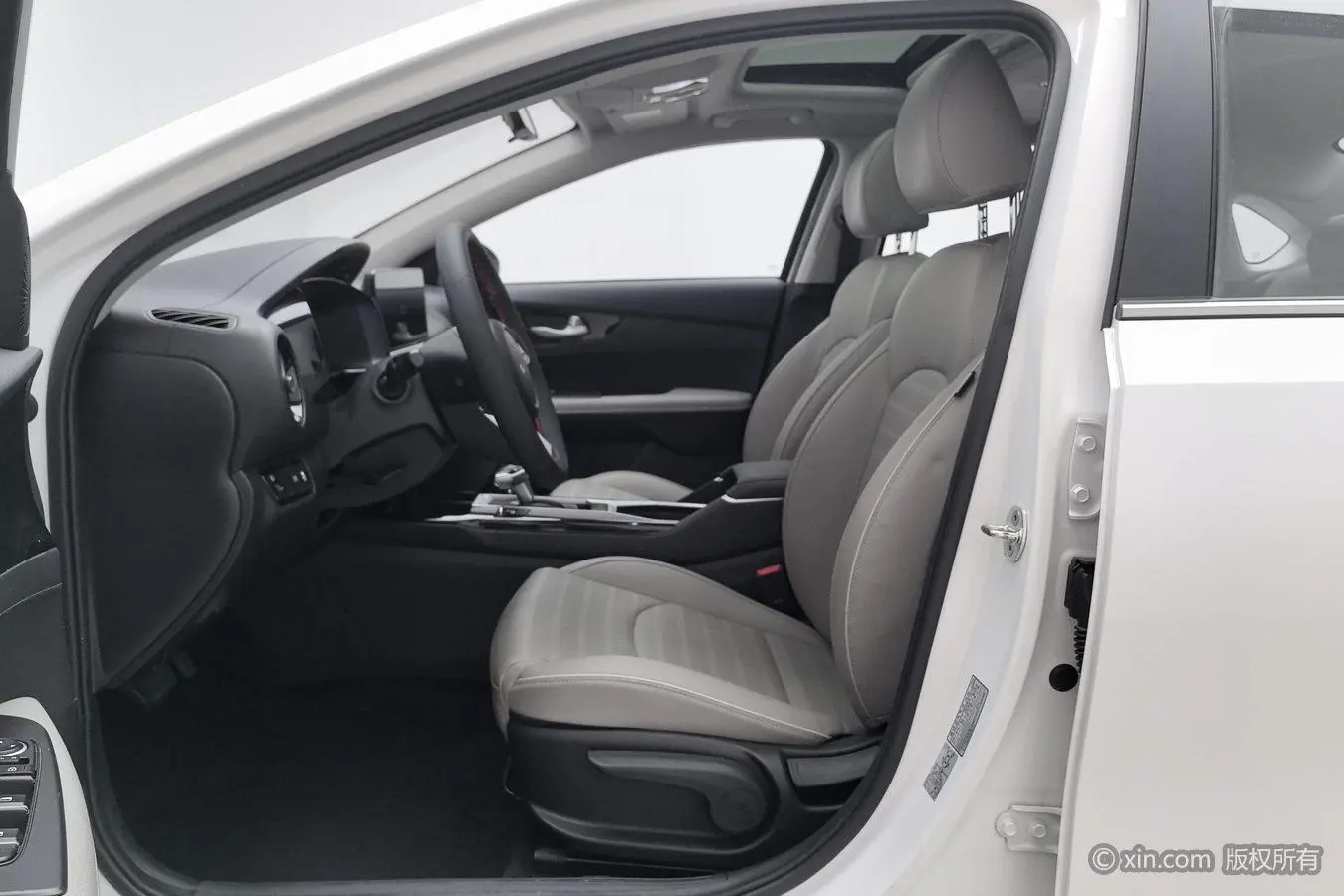 Kia Kia K3 1.5L IVT Deluxe Edition