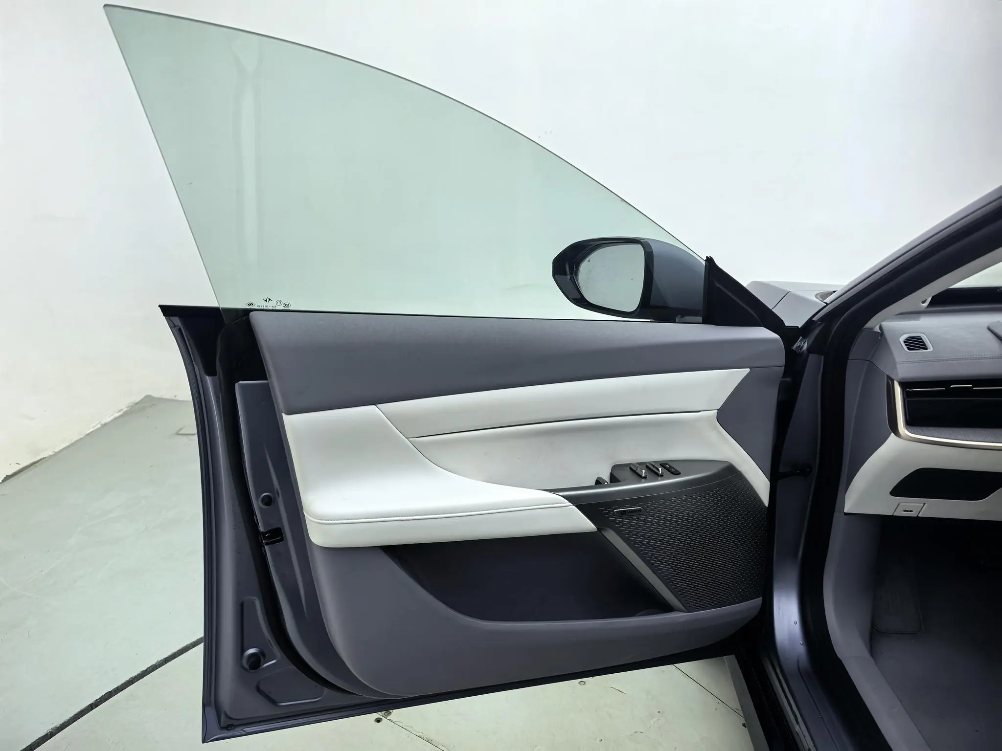 Dongfeng eπ eπ007 Pure electric 540 four-wheel drive Max version