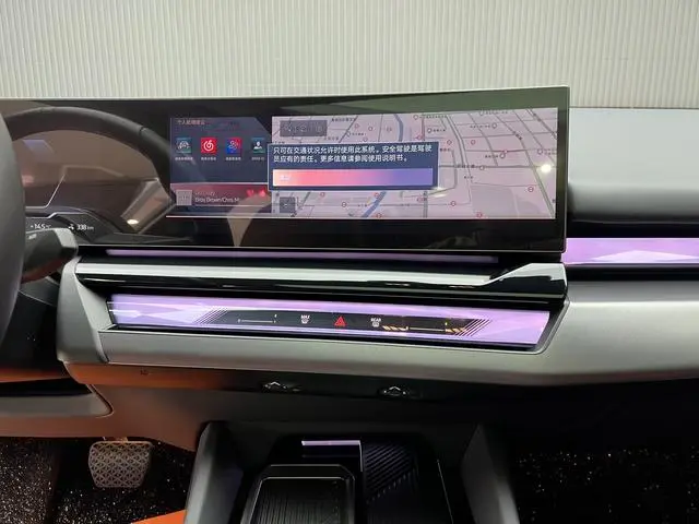 BMW BMW i5 eDrive40L M sports suit