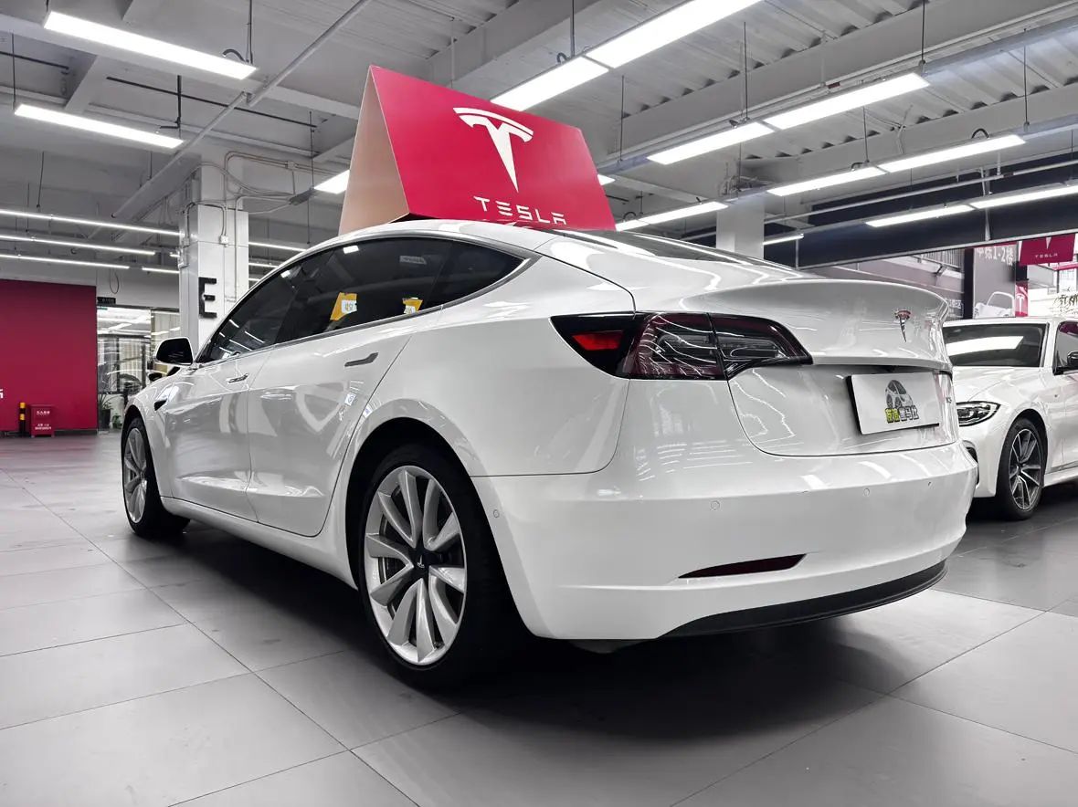 Tesla Model 3 Long battery life, rear-wheel drive version