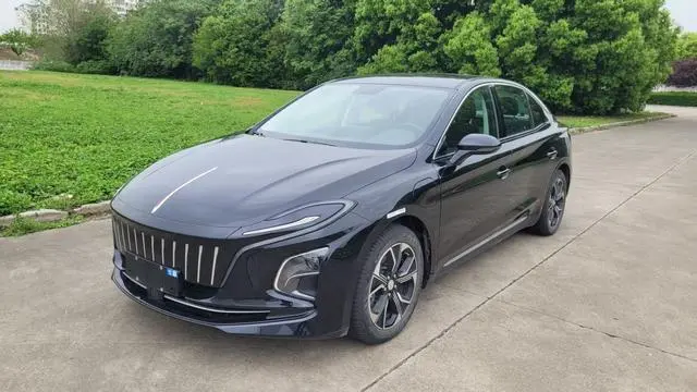 Hongqi Hongqi E-QM5 Basic Travel Version
