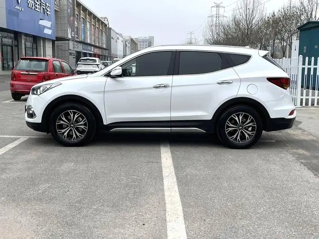 Hyundai Shengda 2.0T automatic two-wheel drive intelligent 7-seater