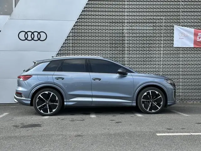 Audi Audi Q4 e-tron 50 e-tron quattro Creative Edition