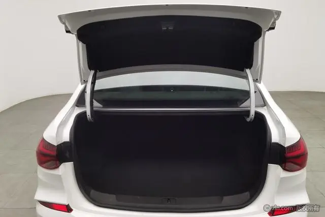 Chevrolet Cruze 320 automatic Enjoy Skylight version