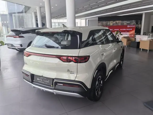 BYD Yuan UP Smart driving version 401KM leading type