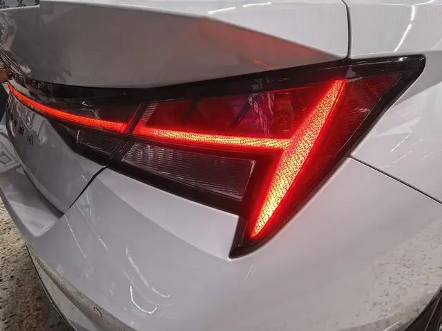 Hyundai Elantra 1.5L CVT LUX Premium Edition